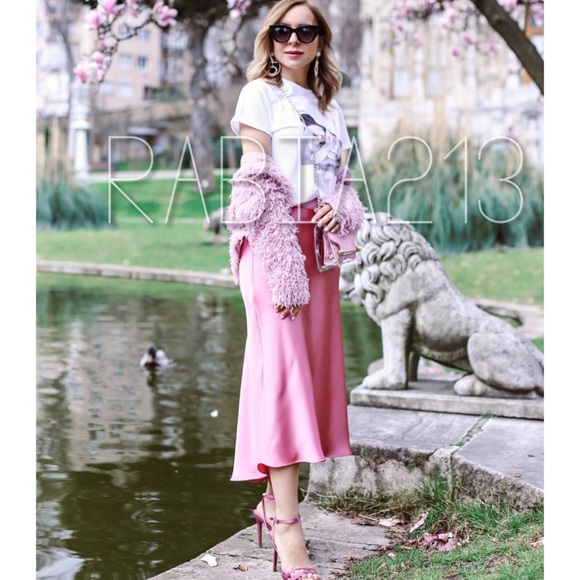 LAST 1!🔥ZARA PINK SATIN SKIRT - Picture 2 of 16